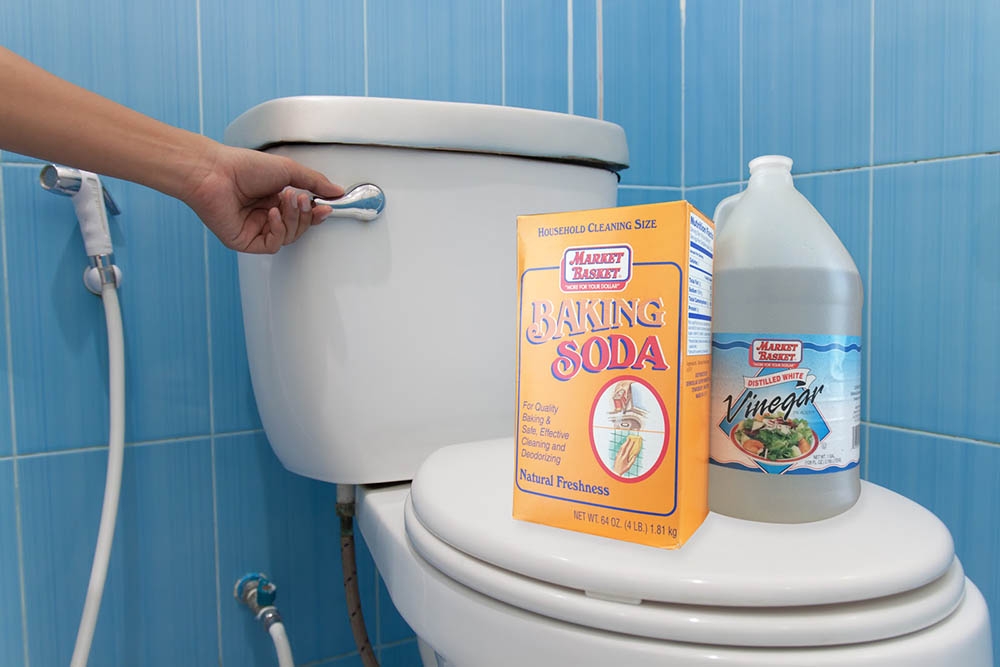 Dùng nước nóng và baking soda