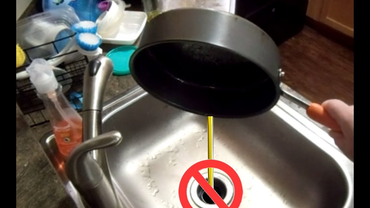Tránh đổ dầu trực tiếp vào cống